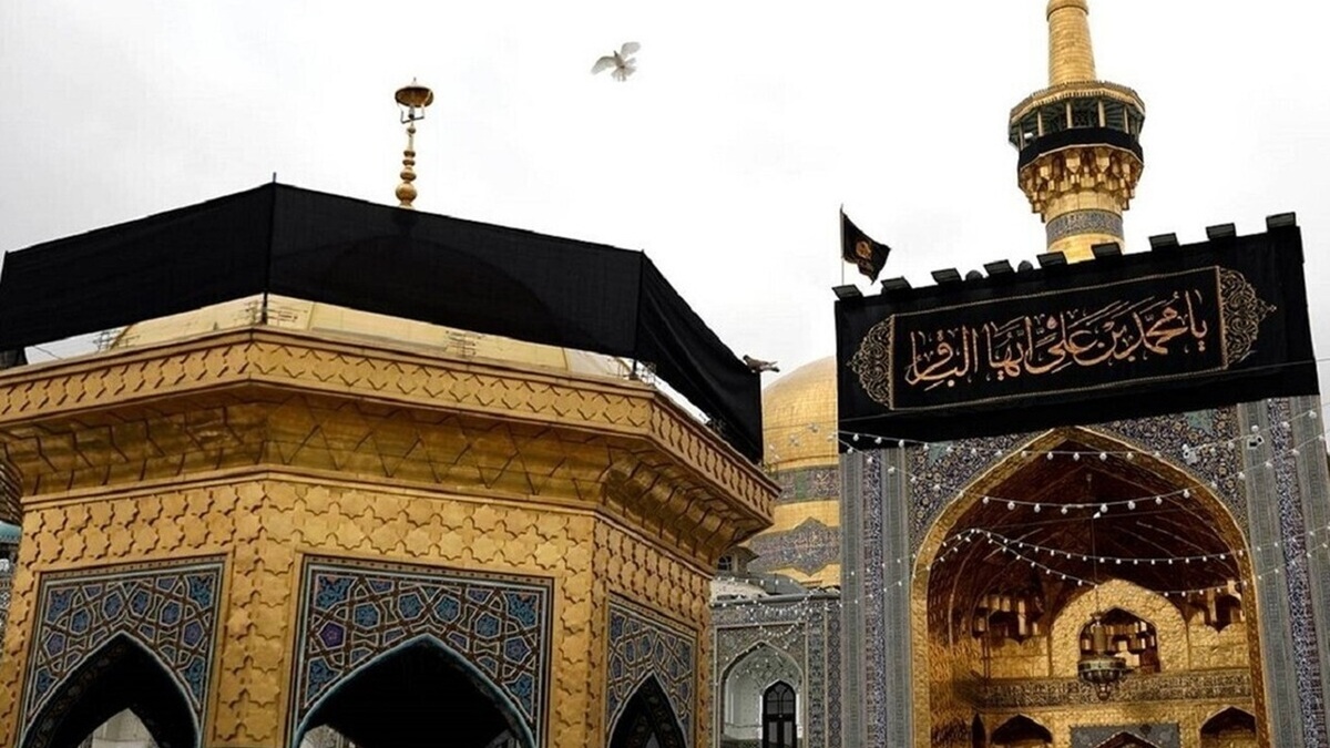 بارش باران در حرم مطهر رضوی در آستانه عید غدیر + فیلم
