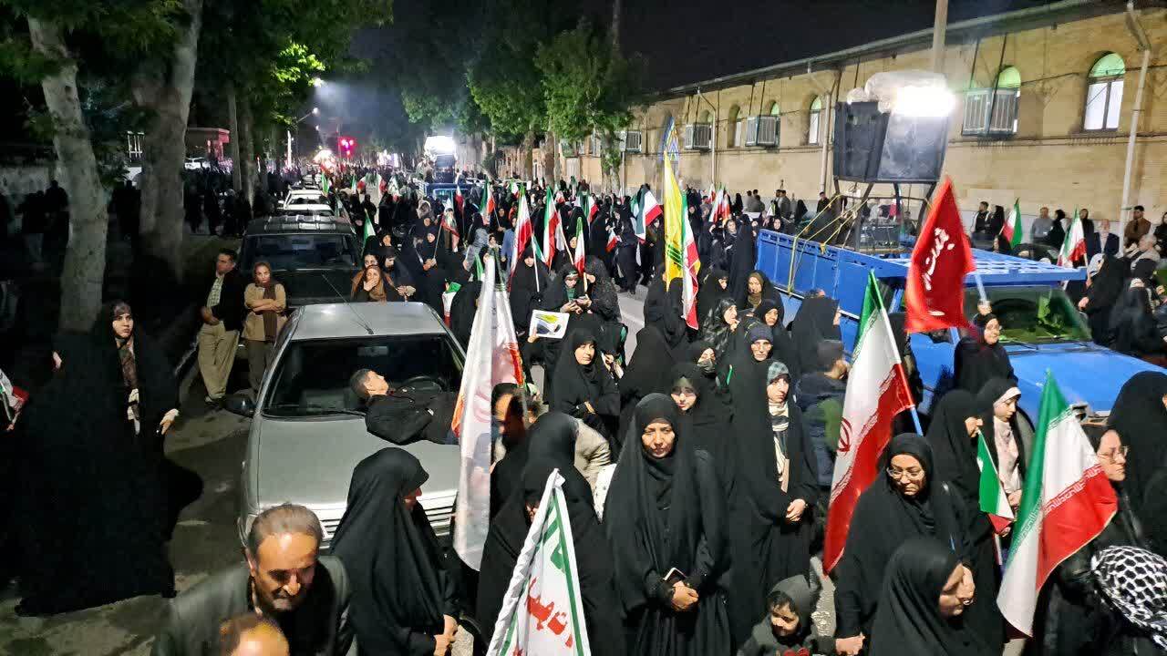 تجمع خودجوش مردم خوی در حمایت از رهبر شهید انقلاب
