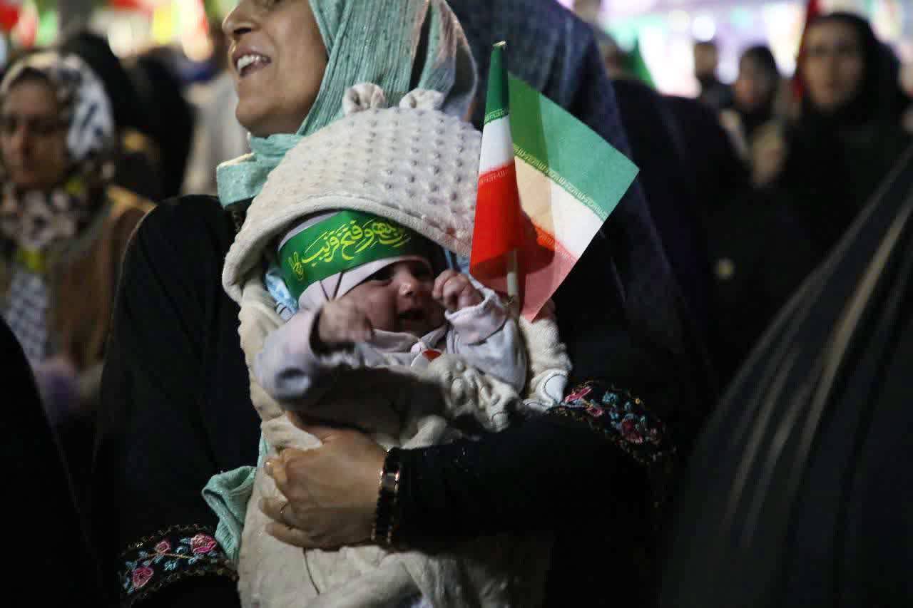 تداوم حضور منسجم و با صلابت اقشار مختلف مردم آذربایجان غربی در هشتاد و سومین تجمع دشمن&zwnj;ستیز شبانه+تصاویر