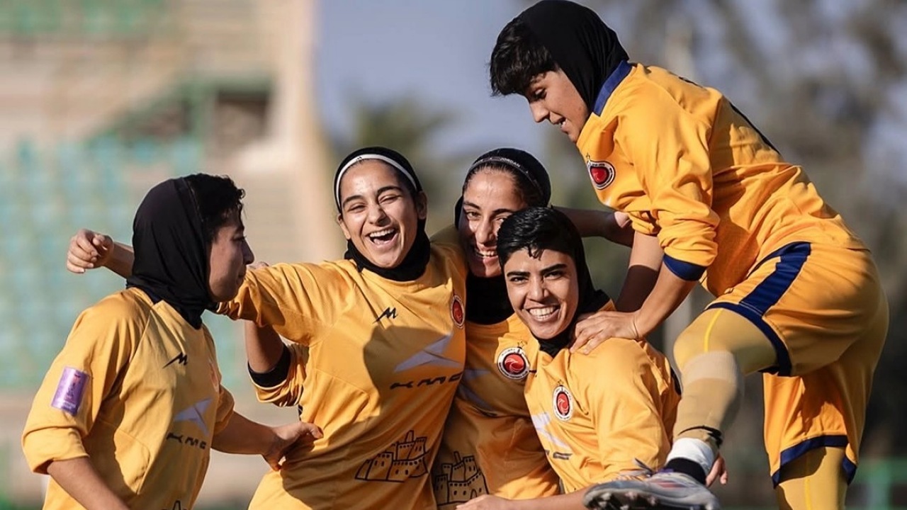 خاتون بم روی لبه تیغ؛ قهرمانِ بی&zwnj;پول، در آستانه از دست دادن آسیا