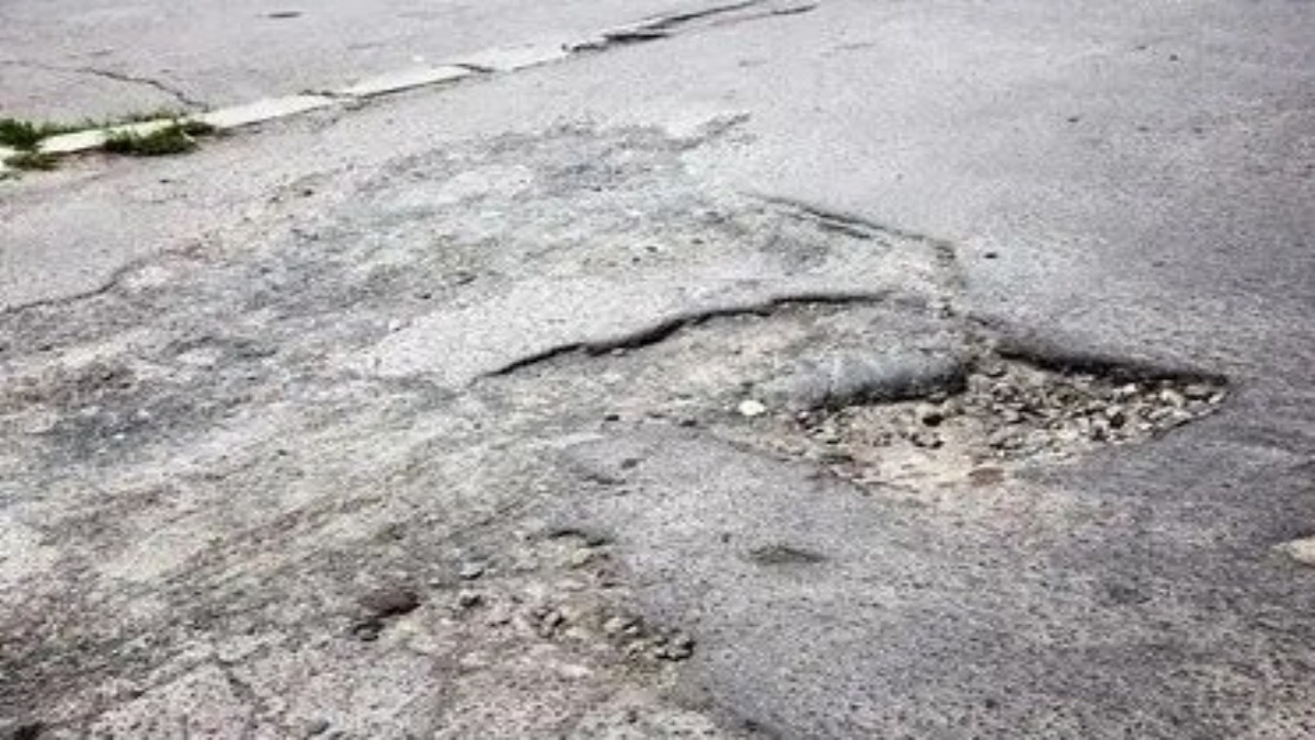 باشگاه خبرنگاران -نگرانی رانندگان جاده روستای رومه به میغان از فرسودگی آسفالت