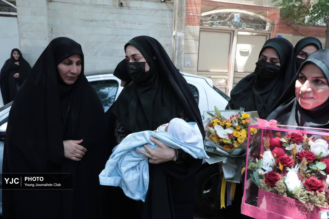 استقبال از همسر و پنجمین فرزند تازه متولد شده شهید امنیت عباس اسدی