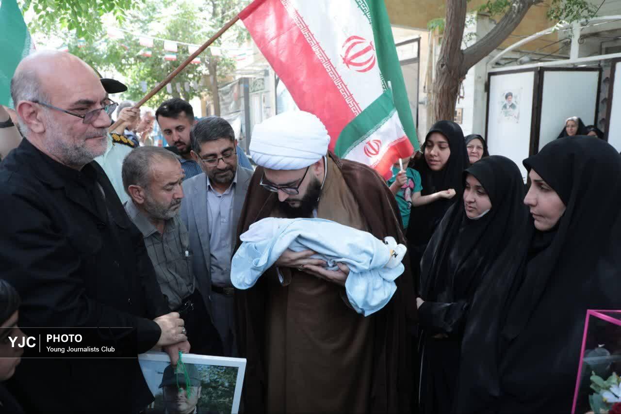 استقبال از همسر و پنجمین فرزند تازه متولد شده شهید امنیت عباس اسدی