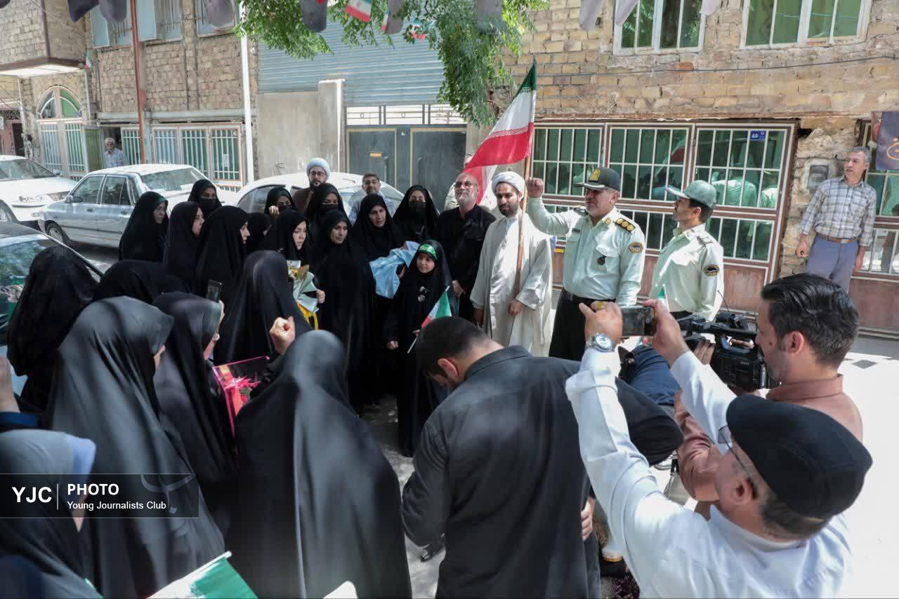 استقبال از همسر و پنجمین فرزند تازه متولد شده شهید امنیت عباس اسدی