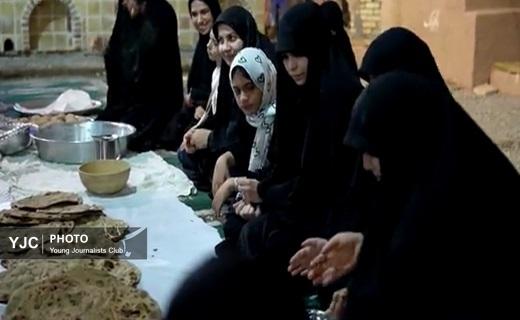 پخت نان برای رزمندگان میدان نبرد با دستان خانواده شهدا در قم