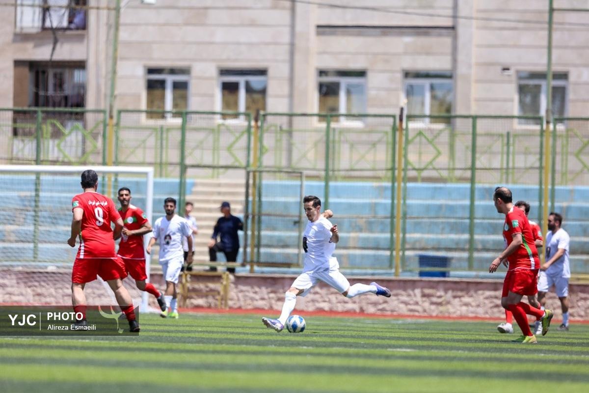 دیدار دوستانه تیم فوتبال پیشکسوتان پرسپولیس و استقلال و اصحاب هنر و رسانه