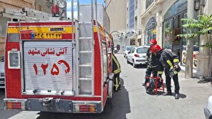 مهار آتش‌سوزی مجتمع تجاری در مشهد و نجات ساکنان ۲۰ واحد مسکونی