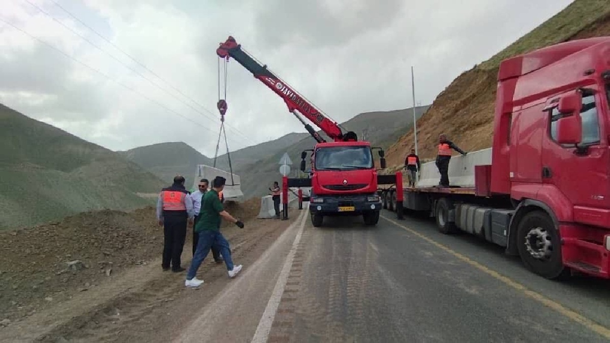 باشگاه خبرنگاران -انسداد موقت محور کرج - چالوس به دلیل عملیات ایمن‌سازی سنگ