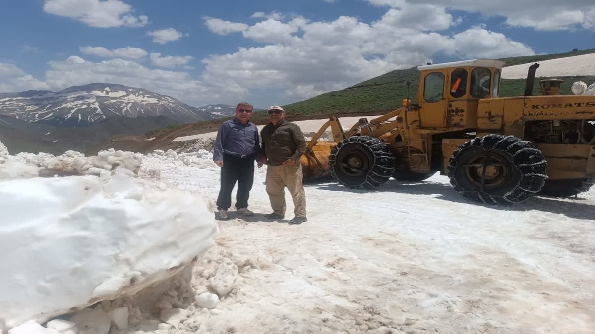 باشگاه خبرنگاران -محورهای مرزی پر از برف ارومیه در آستانه تابستان برای تردد عشایر بازگشایی شد