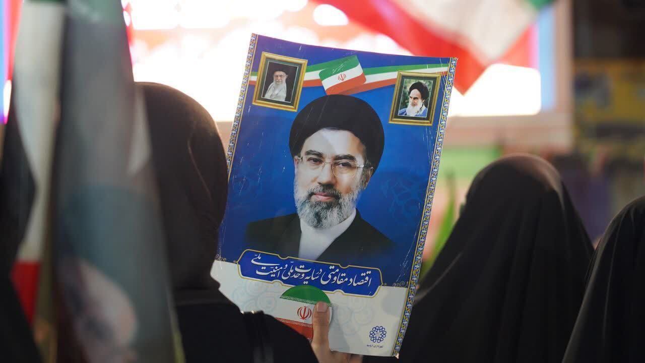 اجتماع با شکوه مردم انقلابی خوی در میدان مقاومت
