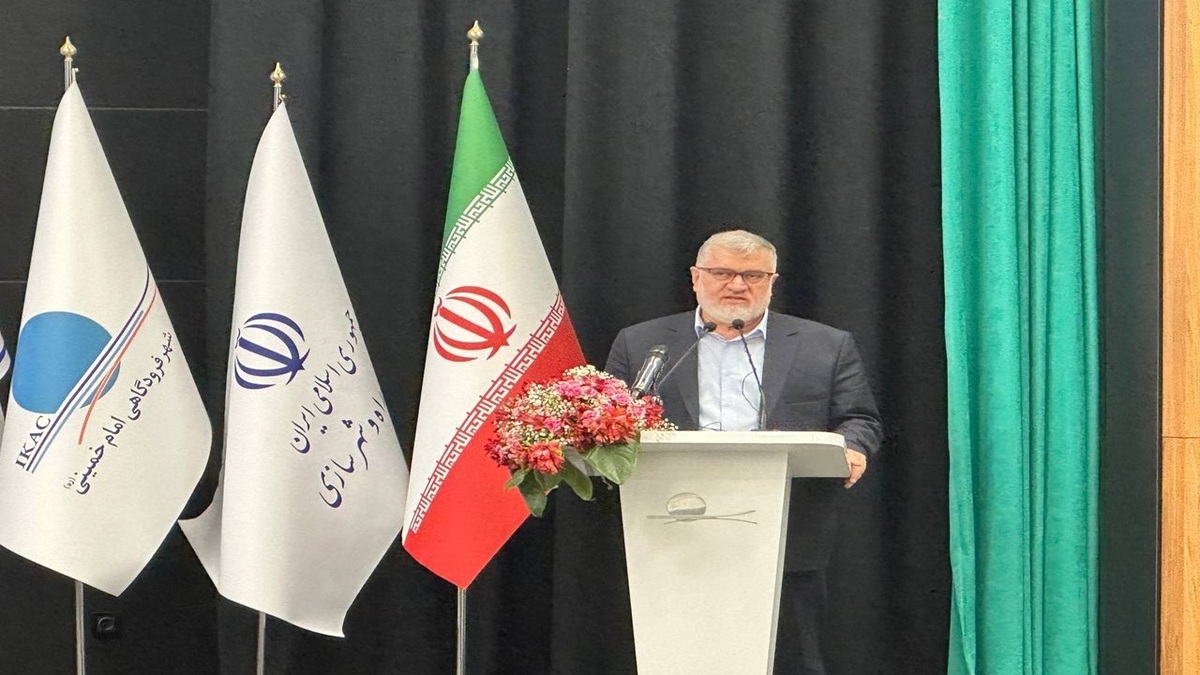 باشگاه خبرنگاران -معتمدیان: واردات خودروهای حمل‌ونقل عمومی از طریق منطقه آزاد شهر فرودگاهی تهران کلید خورد