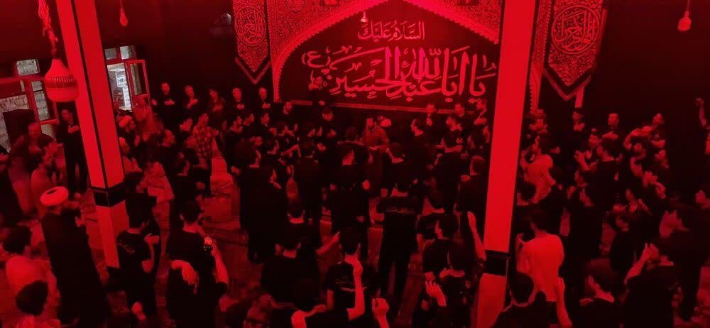برگزاری آیین آیینی طشت گذاری در دیزج دیز به مناسبت ماه محرم