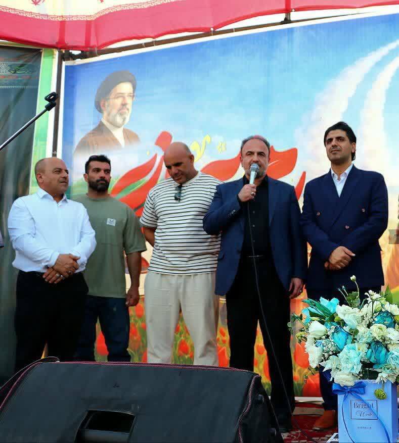 مراسم استقبال از مهدی رحیمی قهرمان طلایی دانشجویان در ماهدشت مراسم استقبال از مهدی رحیمی قهرمان طلایی دانشجویان در ماهدشت