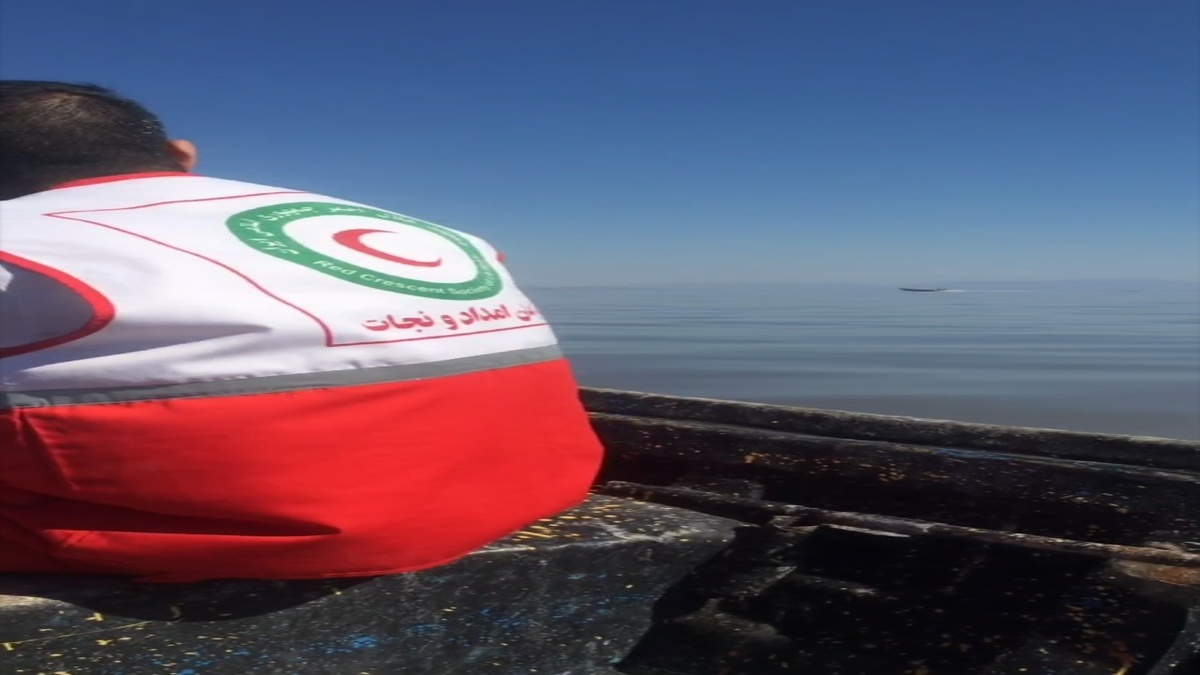 باشگاه خبرنگاران -نجات ۲ گردشگر مفقود شده در دریاچه ارومیه پس از ۶ ساعت عملیات جست‌وجو