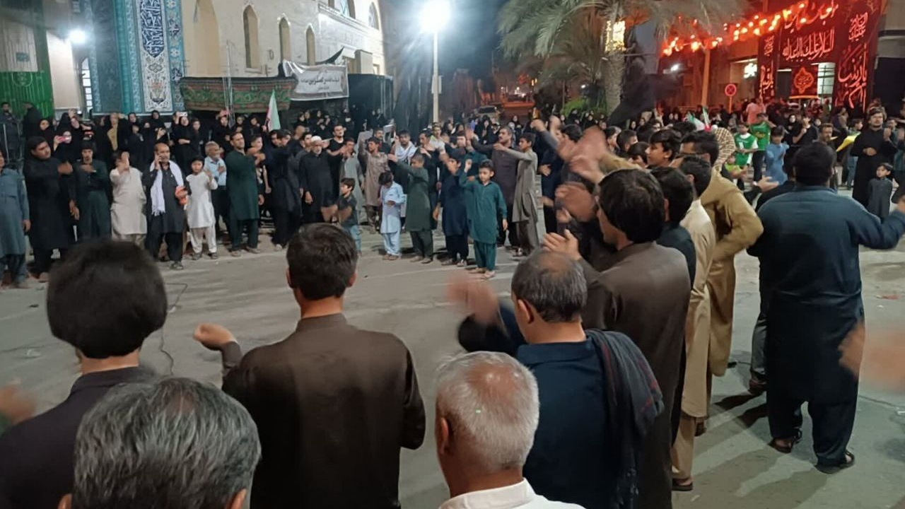 سومین شب محرم و میدان&zwnj;داری عاشقان حسین(ع) در زاهدان +فیلم و تصاویر