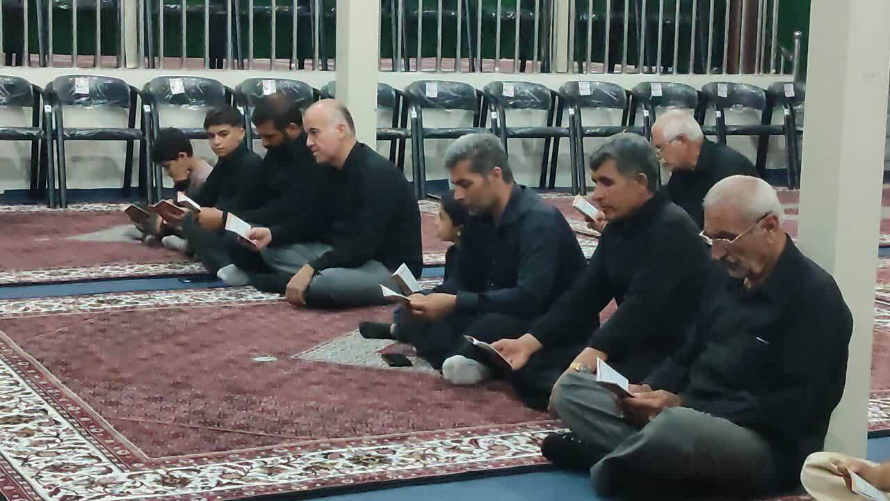 صالح آباد در سومین شب از ماه محرم رنگ و بوی عزا و ماتم گرفت