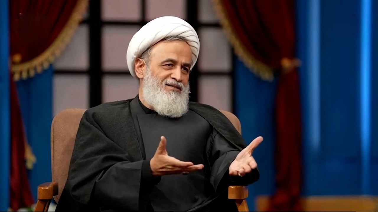 ماجرای قالیچه‌ای که توسط مردم به رهبر شهید انقلاب هدیه داده شد + فیلم