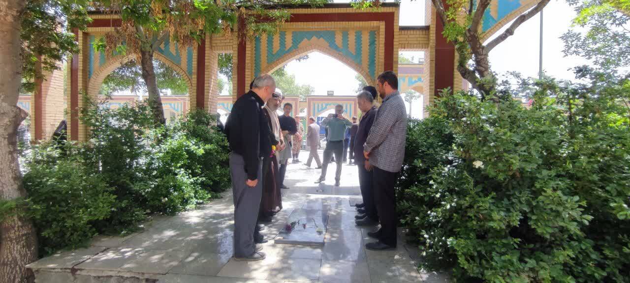 گرامیداشت سالروز آزادسازی خرمشهر با عطرافشانی مزار شهدای صالح&zwnj;آباد