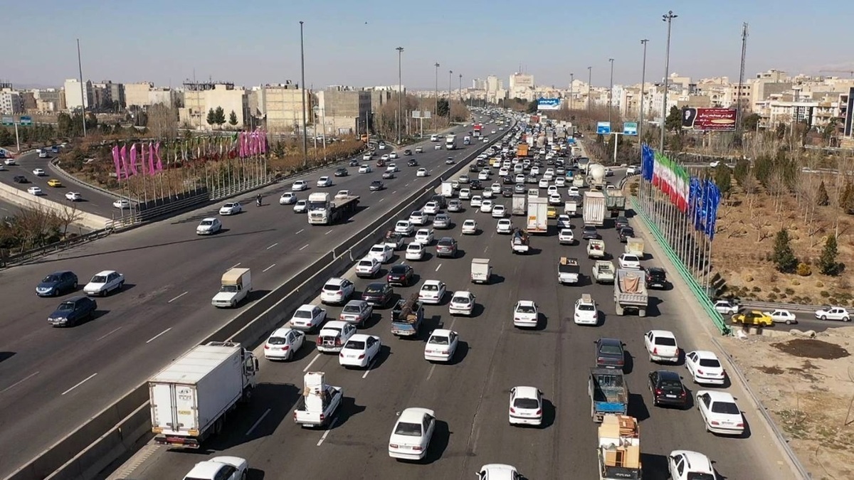 باشگاه خبرنگاران -ترافیک سنگین در هراز و محور‌های منتهی به تهران