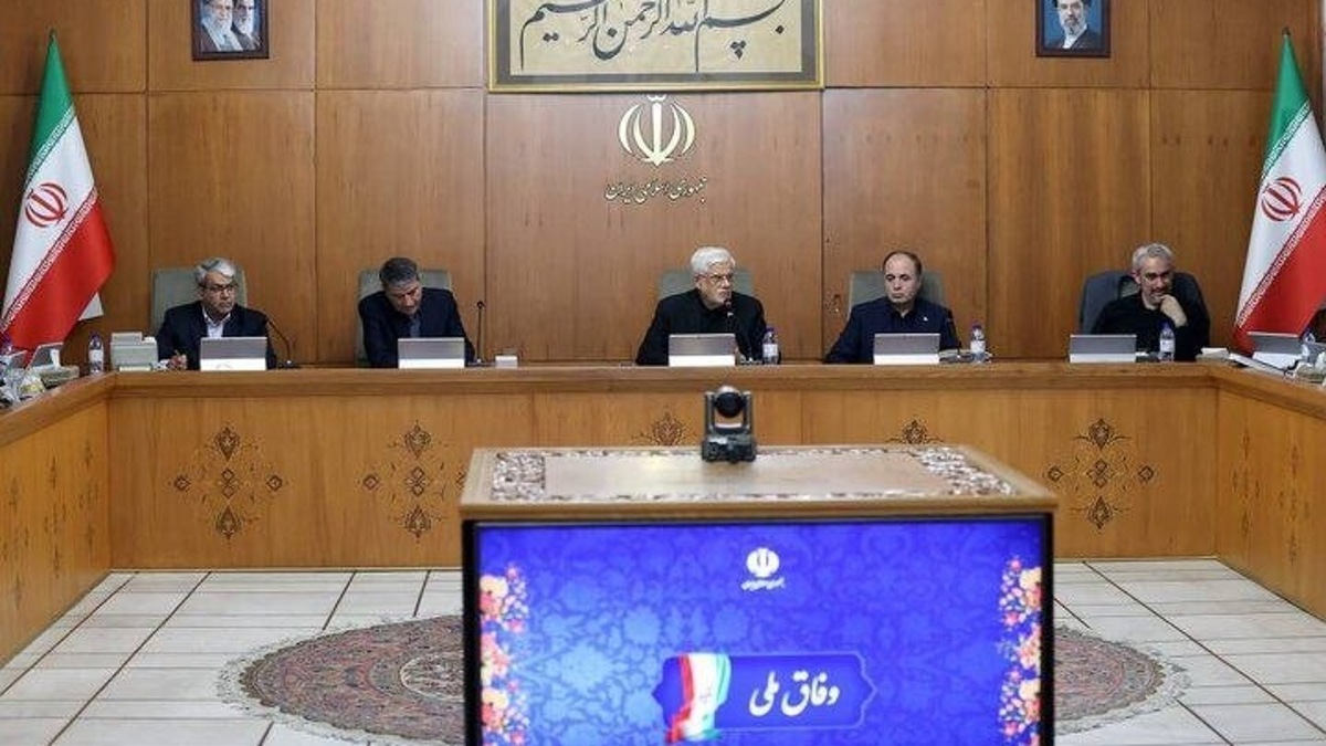باشگاه خبرنگاران -عارف: نوسان روزانه قیمت‌ها بیش از گرانی، مردم را تحت فشار روانی قرار داده است