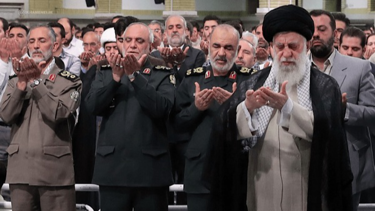 باشگاه خبرنگاران -تصاویری از سردار خادمی در کنار رهبر شهید انقلاب