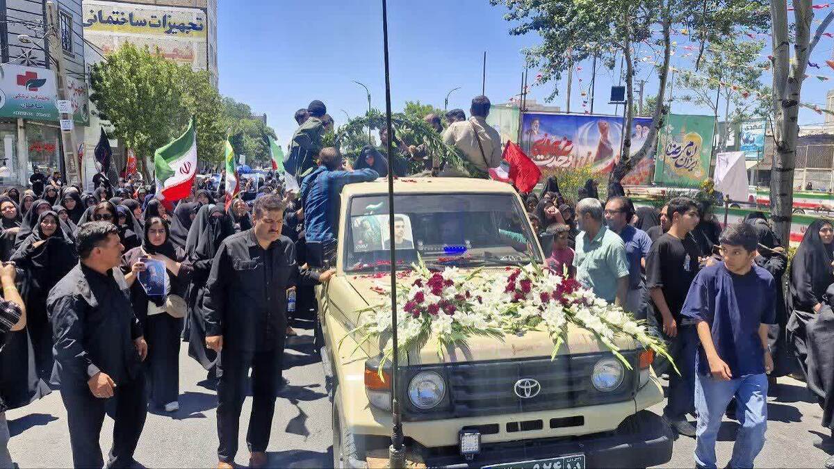 باشگاه خبرنگاران -نمایی از آرامگاه ابدی شهید والامقام «امیرطا‌ها محمدی» در کنار شهدای ماهدشت