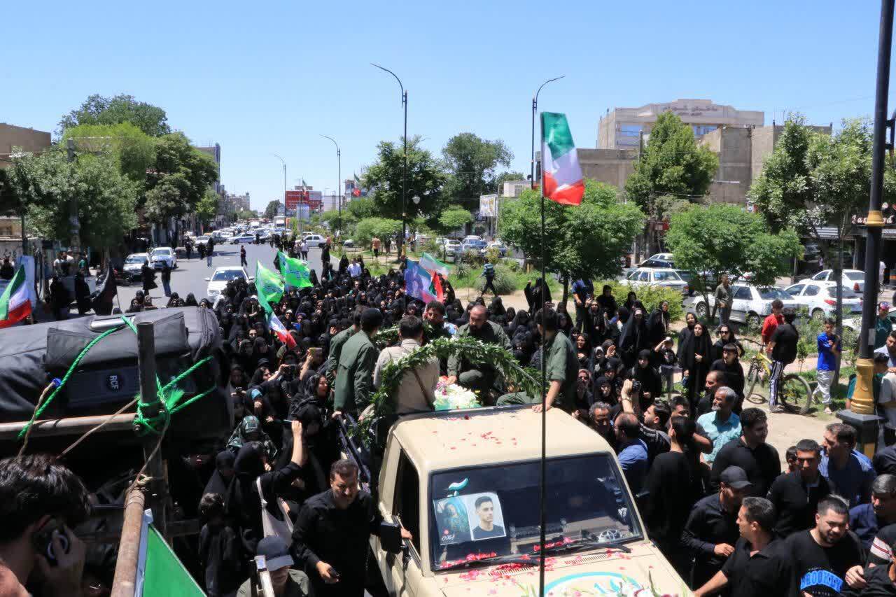 آرامگاه ابدی شهید والامقام «امیرطاها محمدی» در کنار شهدای ماهدشت آرامگاه ابدی شهید والامقام «امیرطاها محمدی» در کنار شهدای ماهدشت