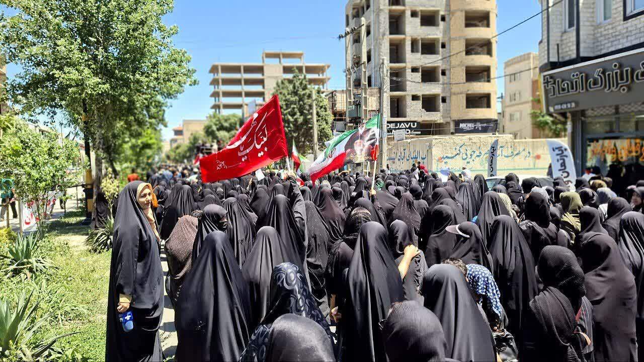 نمایی از آرامگاه ابدی شهید والامقام «امیرطاها محمدی» در کنار شهدای ماهدشت نمایی از آرامگاه ابدی شهید والامقام «امیرطاها محمدی» در کنار شهدای ماهدشت