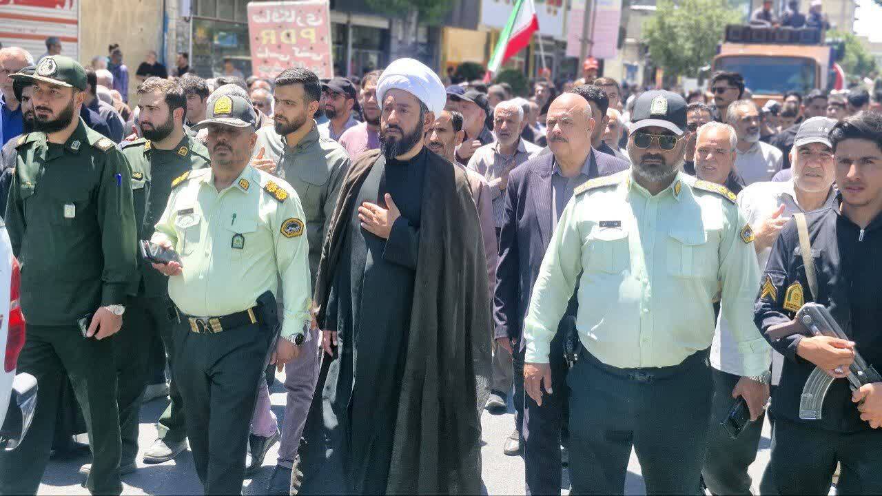 نمایی از آرامگاه ابدی شهید والامقام «امیرطاها محمدی» در کنار شهدای ماهدشت نمایی از آرامگاه ابدی شهید والامقام «امیرطاها محمدی» در کنار شهدای ماهدشت