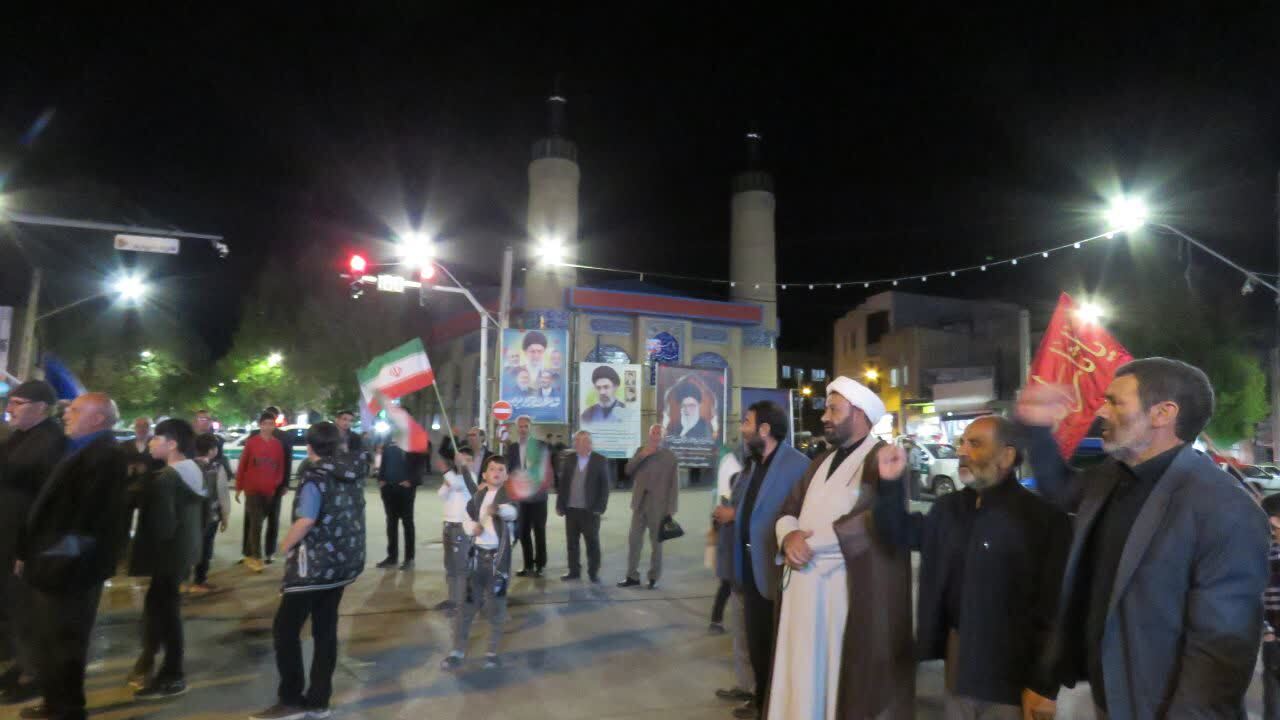 گزارش تصویری از خروش شبانه غیرت انقلابی و حسینی در هریس گزارش تصویری از خروش شبانه غیرت انقلابی و حسینی در هریس