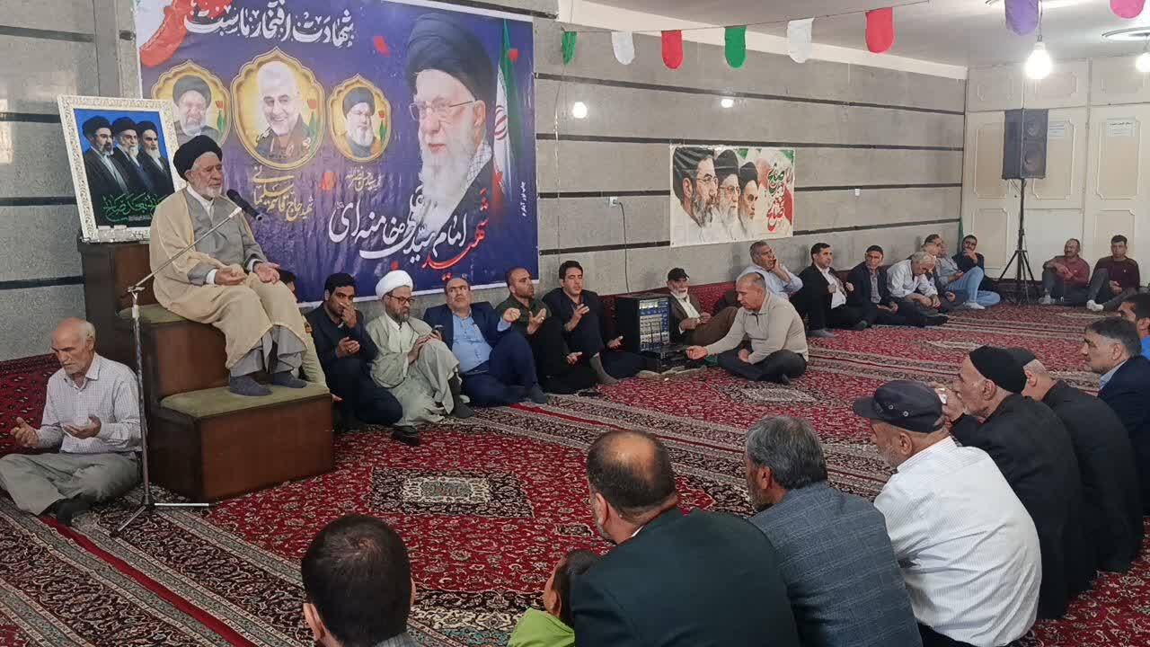 برگزاری مجلس گرامیداشت قائد امت در روستای گردشگری توآباد