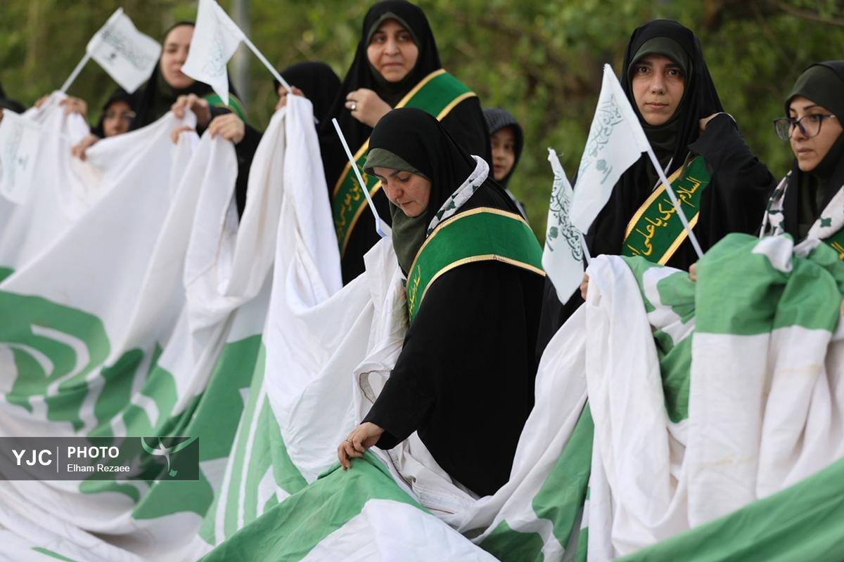 آیین اهتزاز بزرگترین پرچم متبرک حرم علوی