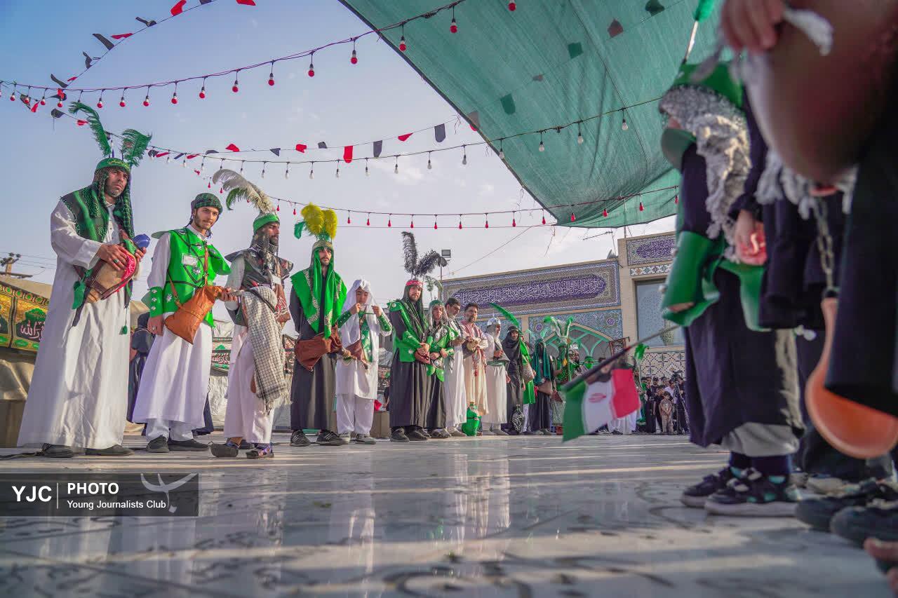 اجتماع بزرگ فدائیان سقا در قم؛ مشک&zwnj;به&zwnj;دوشان حسینی در سوگ علمدار کربلا +تصاویر