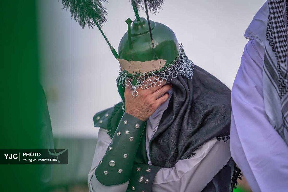 باشگاه خبرنگاران -اجتماع بزرگ فدائیان سقا در قم؛ مشک‌به‌دوشان حسینی در سوگ علمدار کربلا +تصاویر