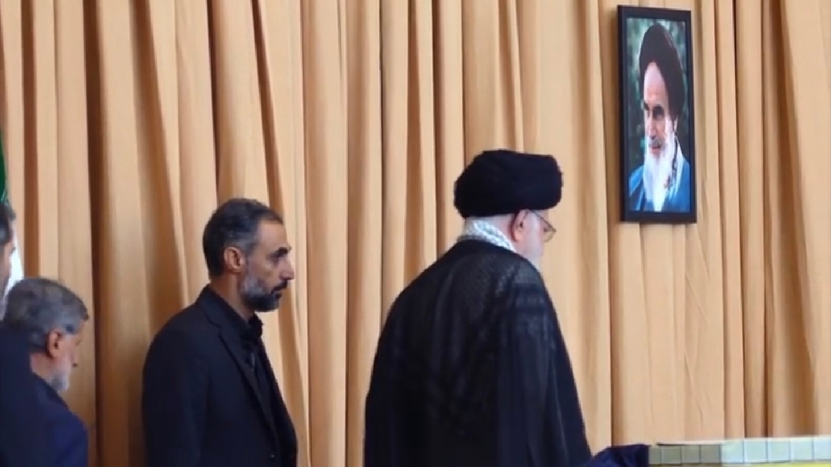 لحظاتی از حضور تاریخی رهبر شهید انقلاب در مصلی تهران + فیلم