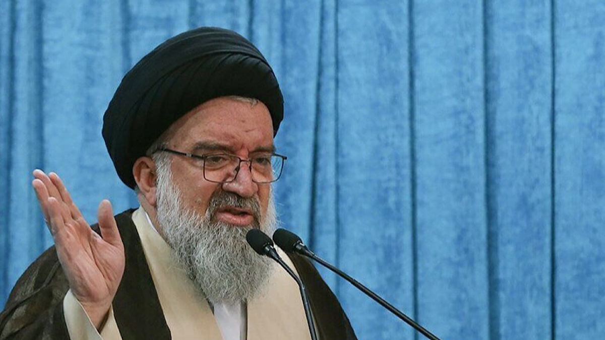 لحظاتی از حضور تاریخی رهبر شهید انقلاب در مصلی تهران + فیلم