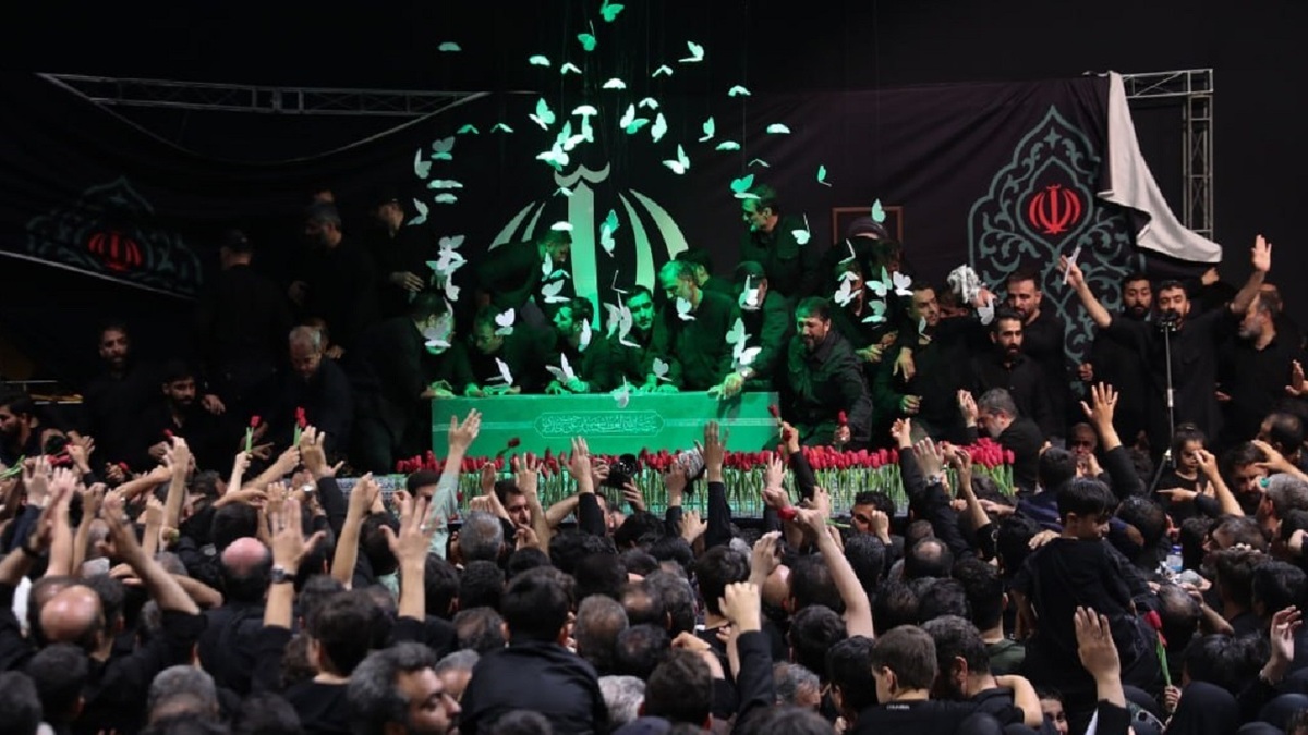 باشگاه خبرنگاران -مراسم وداع با پیکر قائد شهید در جوار حسینیه امام خمینی(ره)/ آخرین دیدار با خانواده‌های معظم شهدا