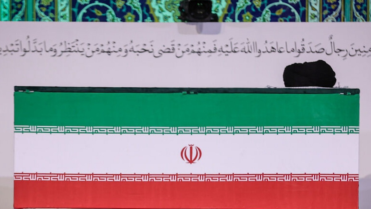 برگزاری آیین وداع با پیکر رهبر شهید انقلاب اسلامی در میان حزن و اندوه مردم