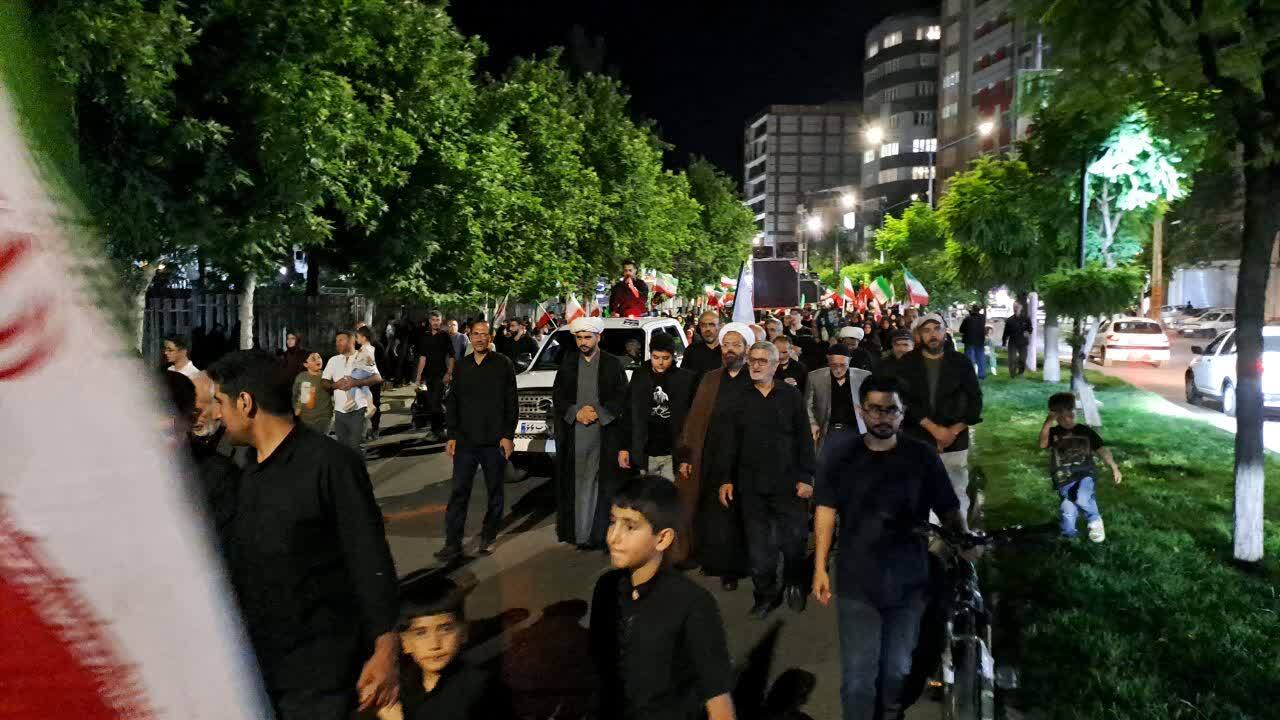 ایستادگی مردم با صلابت خوی در برابر دشمنان در تجمعات شبانه
