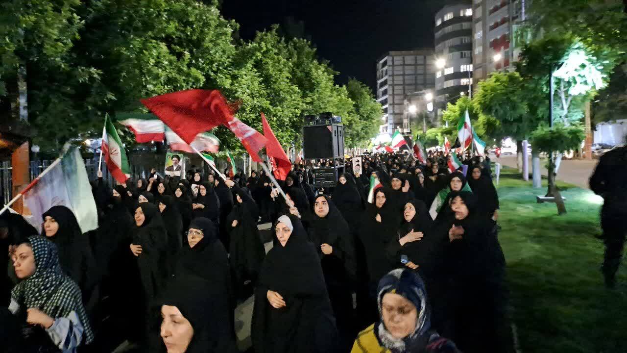 ایستادگی مردم با صلابت خوی در برابر دشمنان در تجمعات شبانه