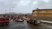 مهار آتش‌سوزی ناشی از برخورد صاعقه به مخزن بنزین در انبار نفت زاهدان