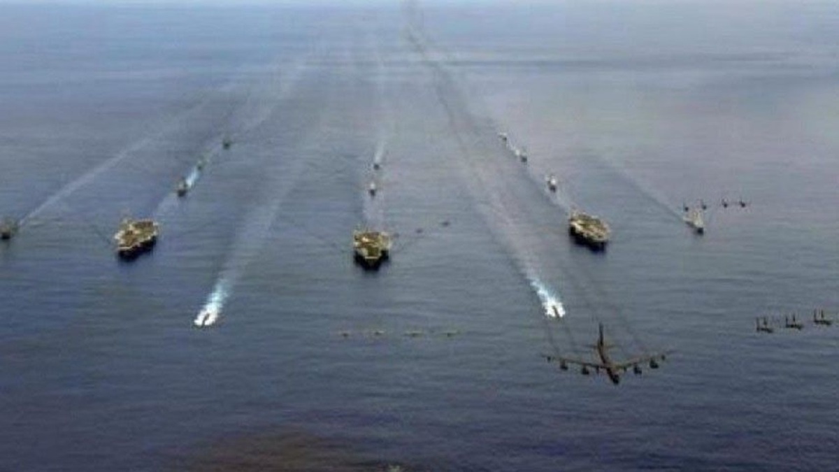 رزمایش مشترک دریایی روسیه و چین در دریای زرد + فیلم