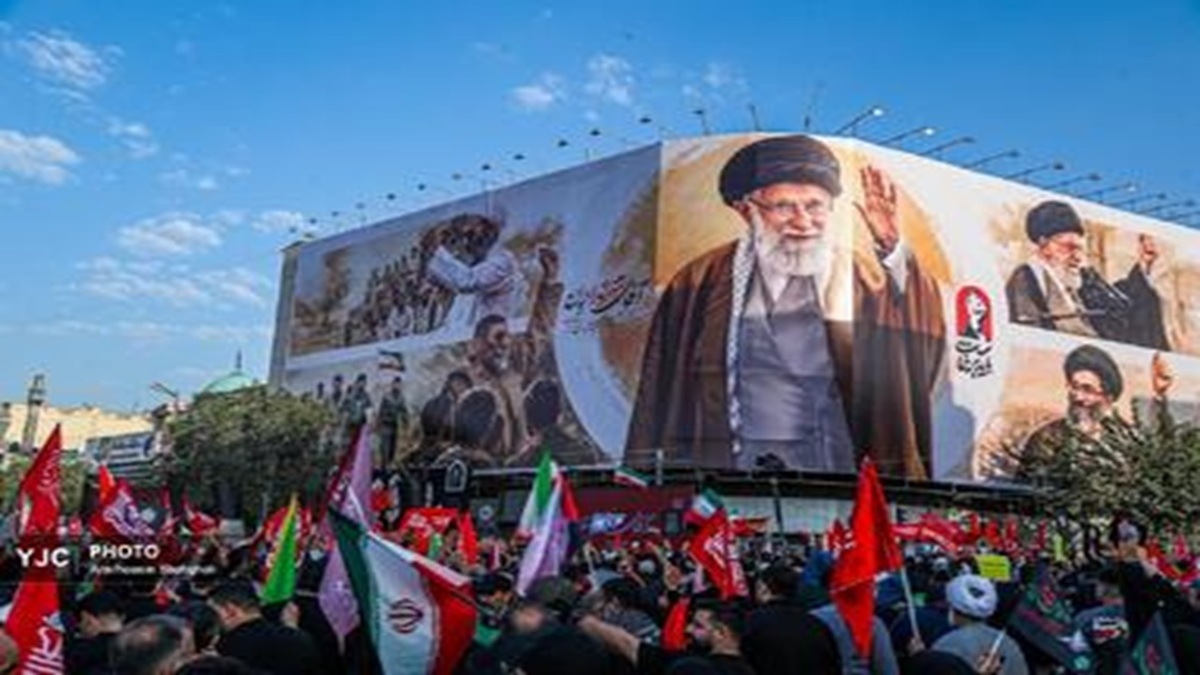 سنج و دمام زنی و عزاداری در میدان آزادی تهران + فیلم