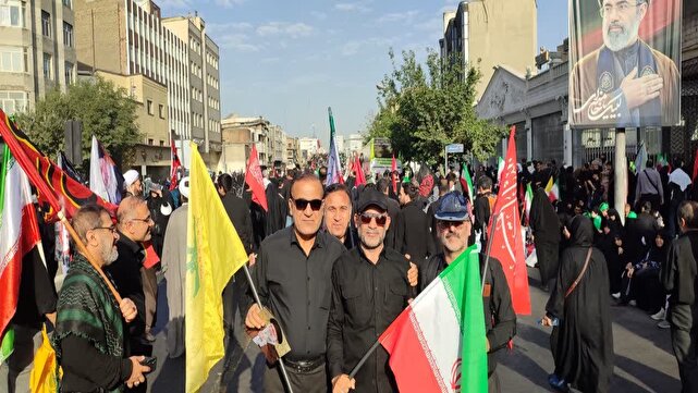 مراسم بدرقه آقای شهید ایران از مترو تا خیابان انقلاب تهران
