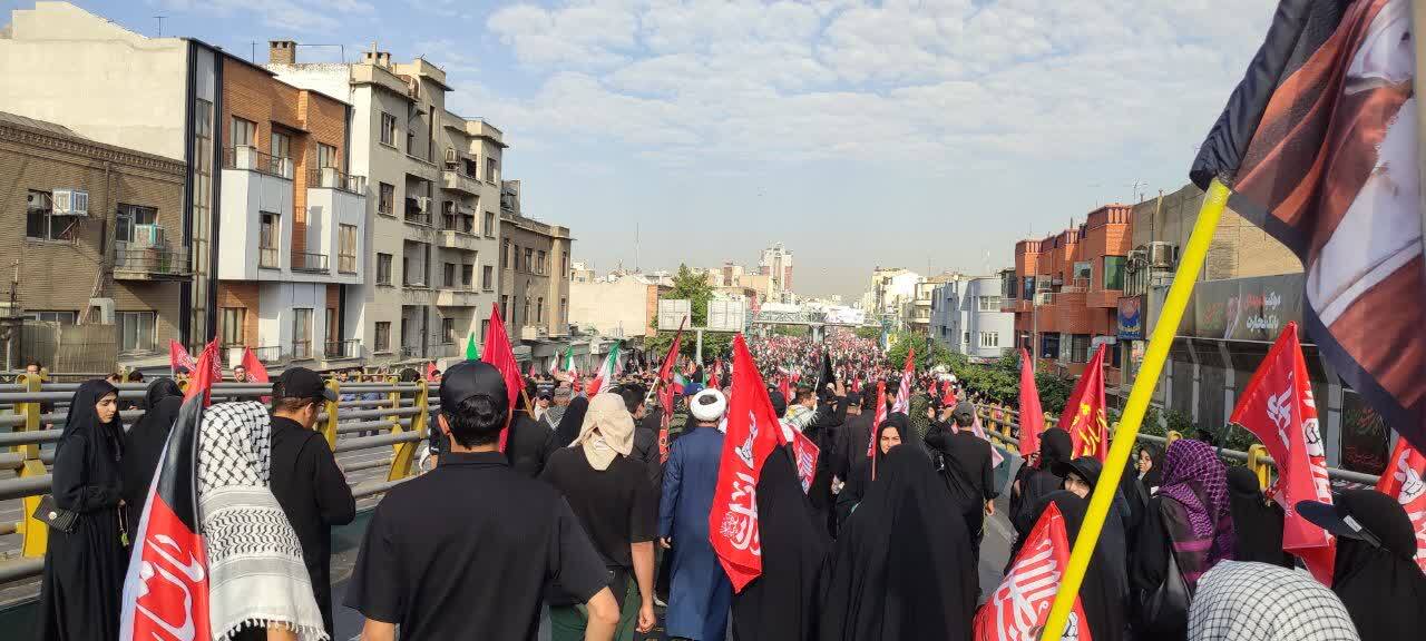 حال و هوای روز دوم بدرقه آقای شهید ایران از مترو تا خیابان انقلاب تهران