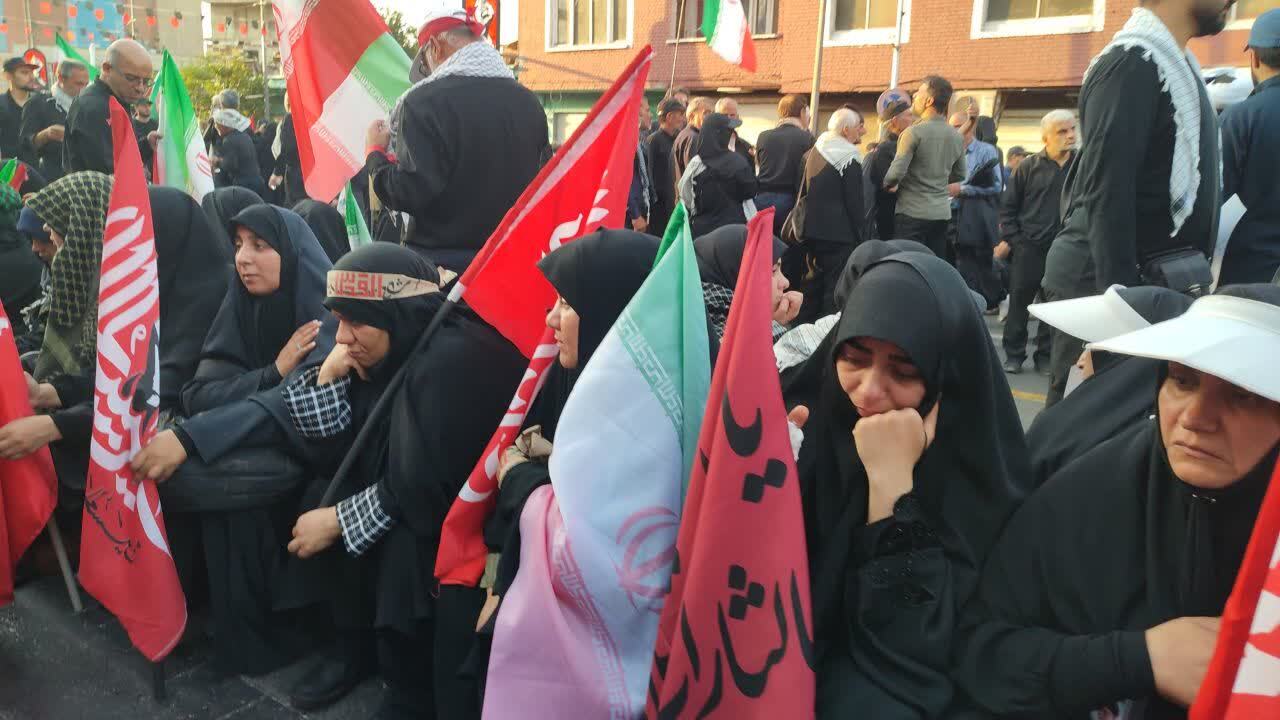 حال و هوای روز دوم بدرقه آقای شهید ایران از مترو تا خیابان انقلاب تهران