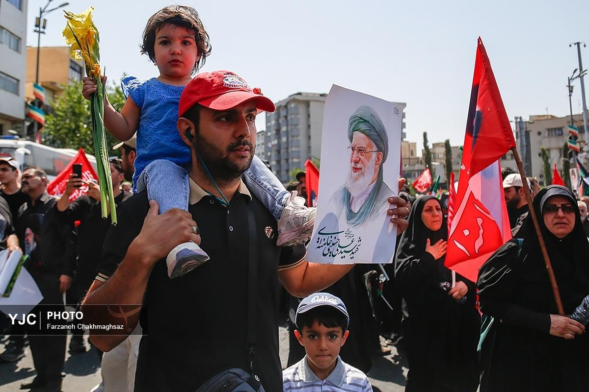 اقامه نماز بر پیکر رهبر شهید انقلاب در مسجد جمکران