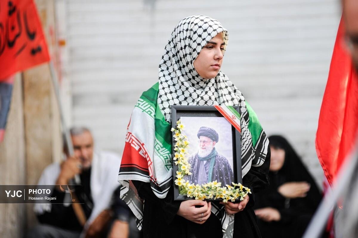 اقامه نماز بر پیکر رهبر شهید انقلاب در مسجد جمکران