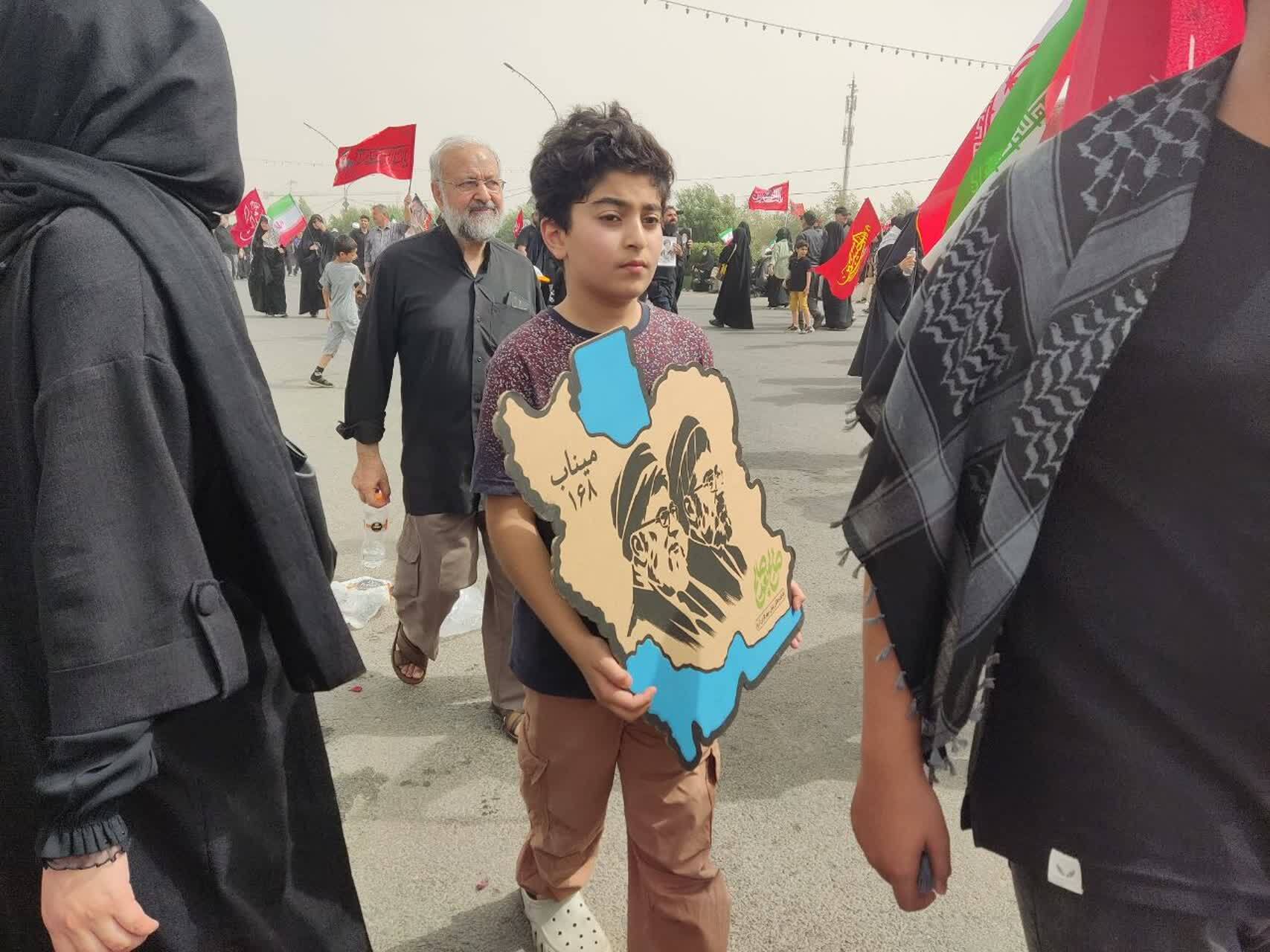 قابی از حضور مردم انقلابی قم در مراسم تشییع رهبر شهید ایران