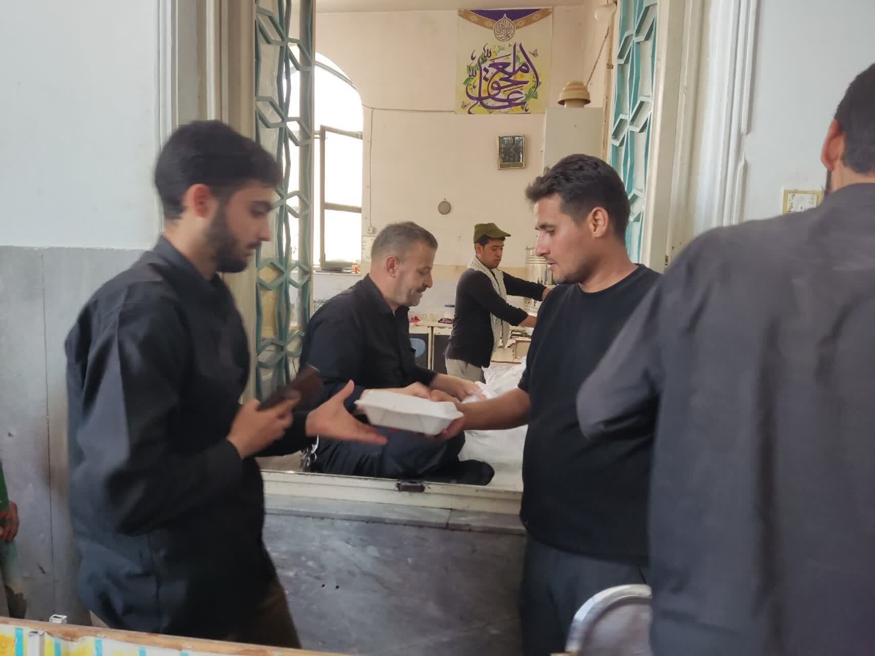 برپایی موکب جهت اسکان زائران قائد شهید امت در محله شهر قائم
